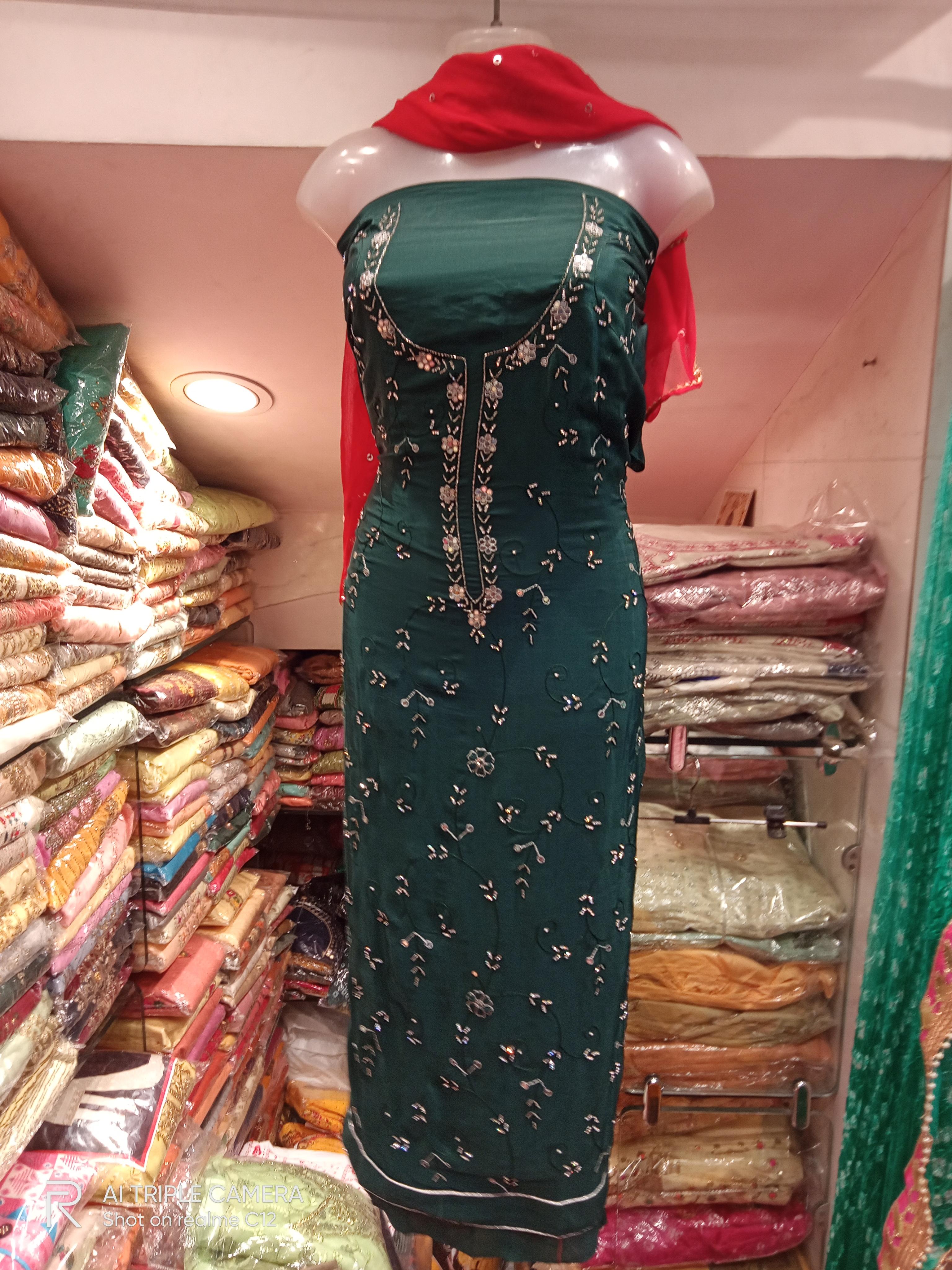 suit  - 18153118 -  Standard Image - 1