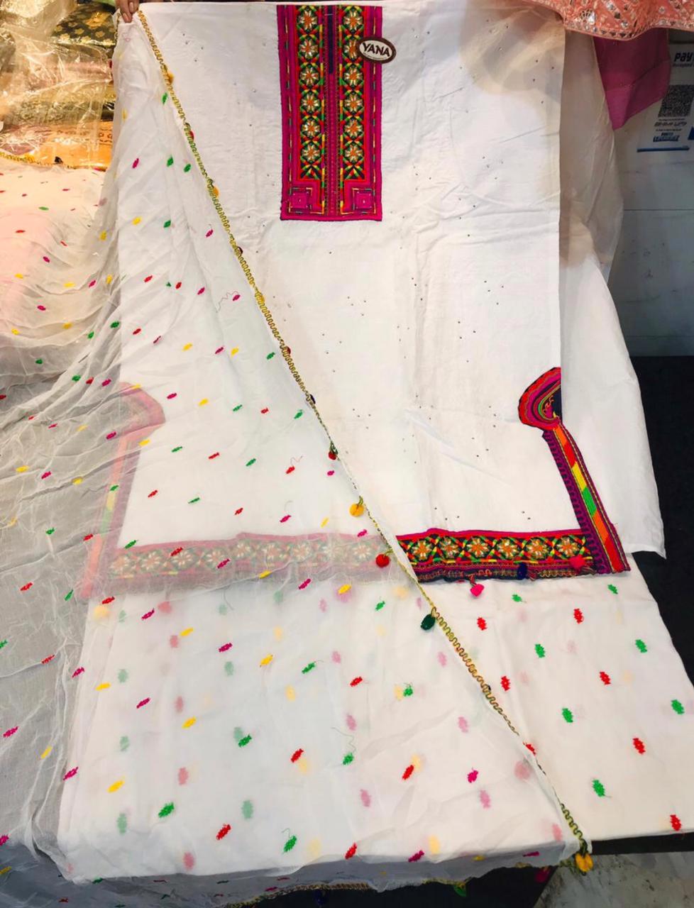 cotton suit  - 18158888 -  Standard Image - 1