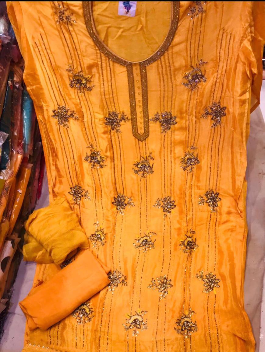 chinnon suit  - 18158895 -  Standard Image - 1