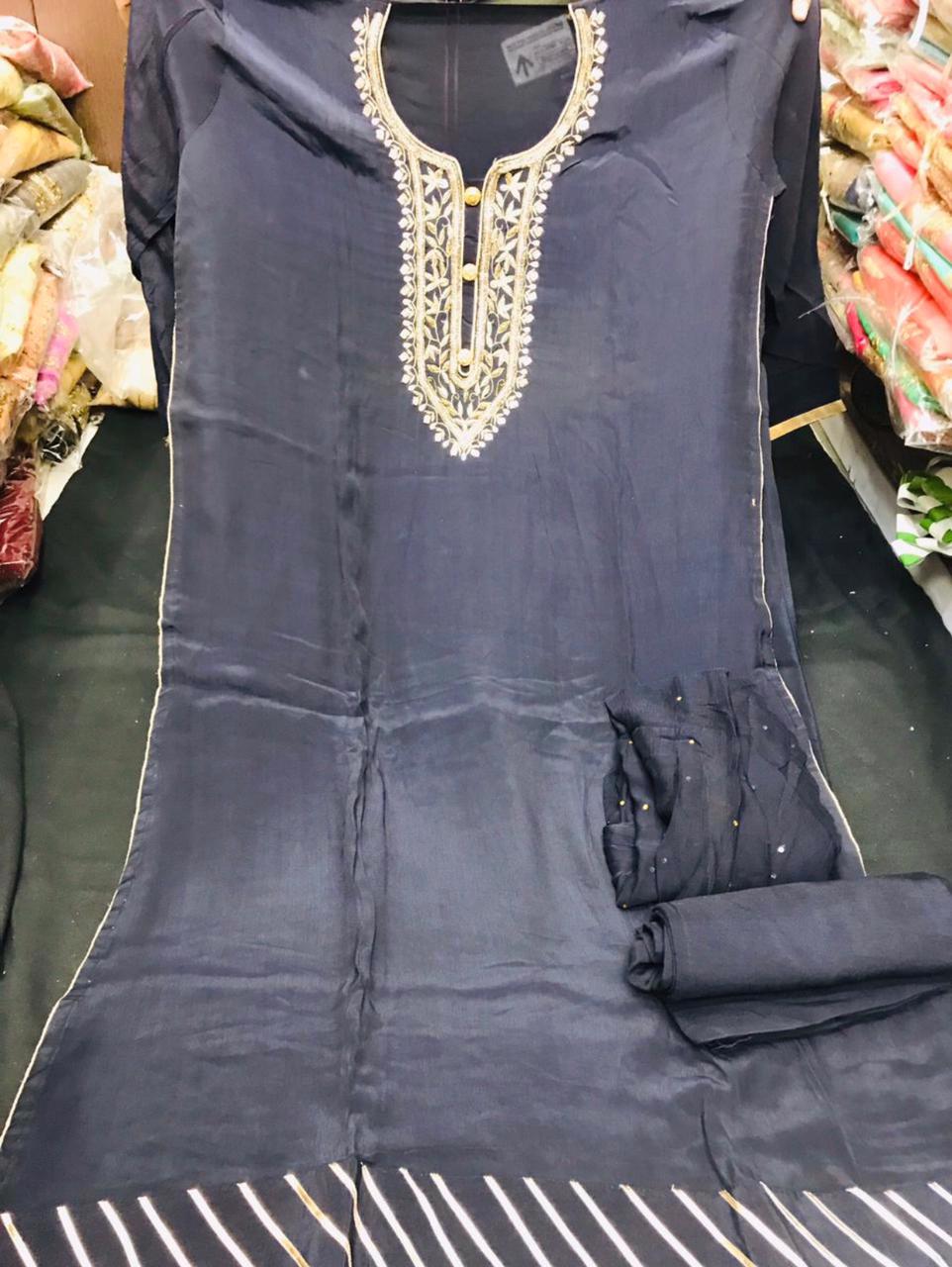 crep suit  - 18158902 -  Standard Image - 1