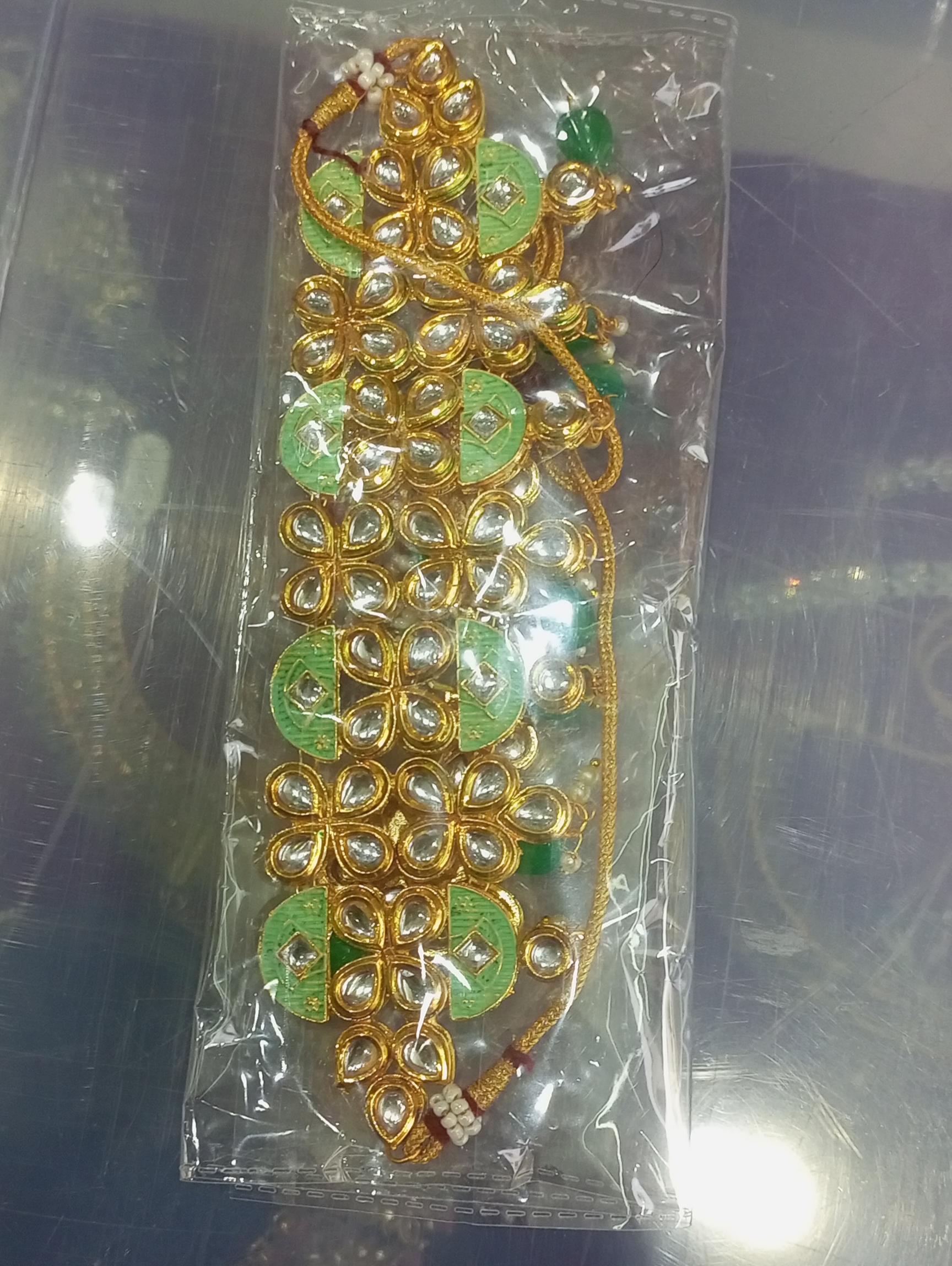 jewellery  - 18165039 -  Standard Image - 1