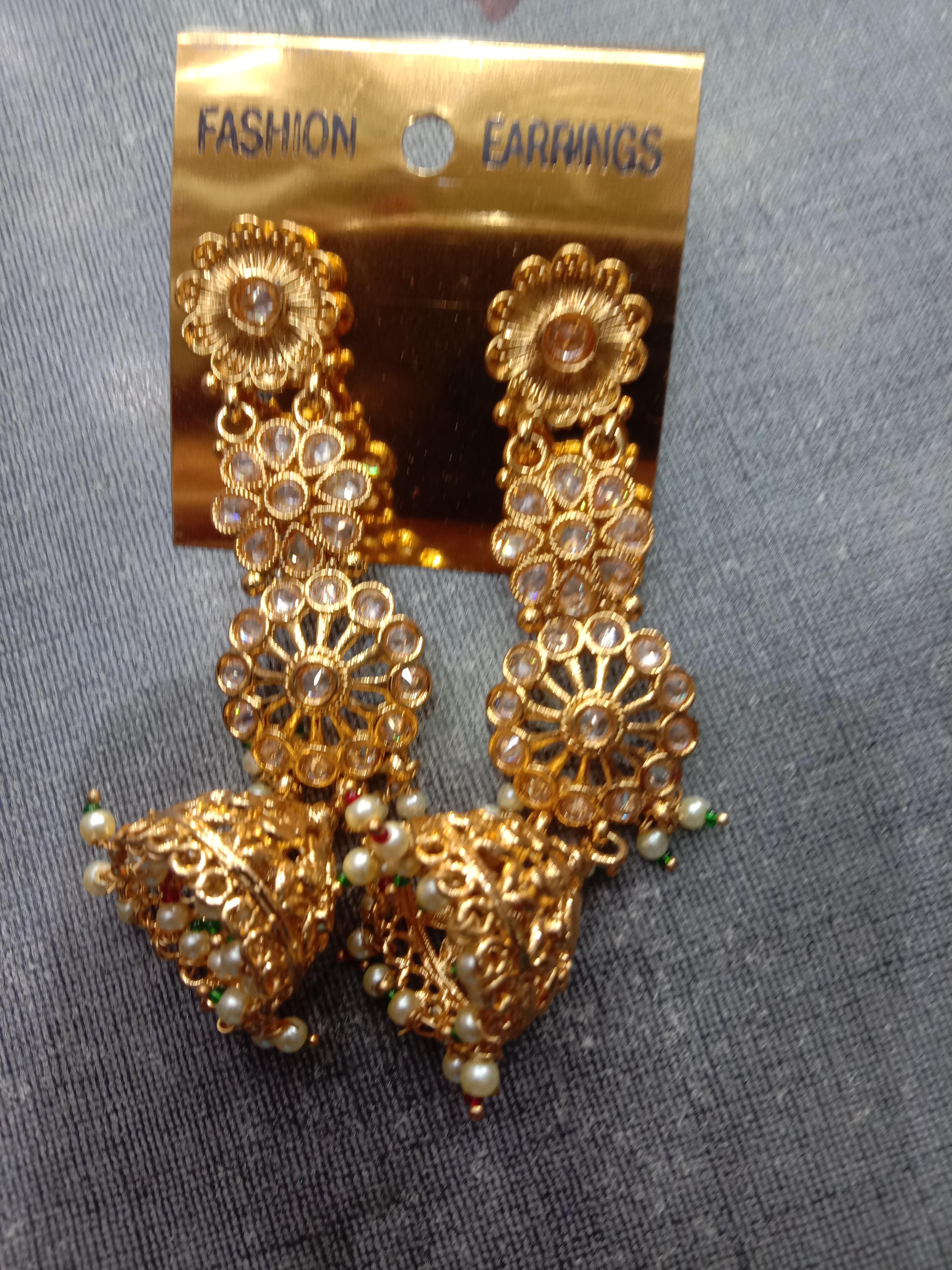 earing - 18165502 - Standard Image - 1