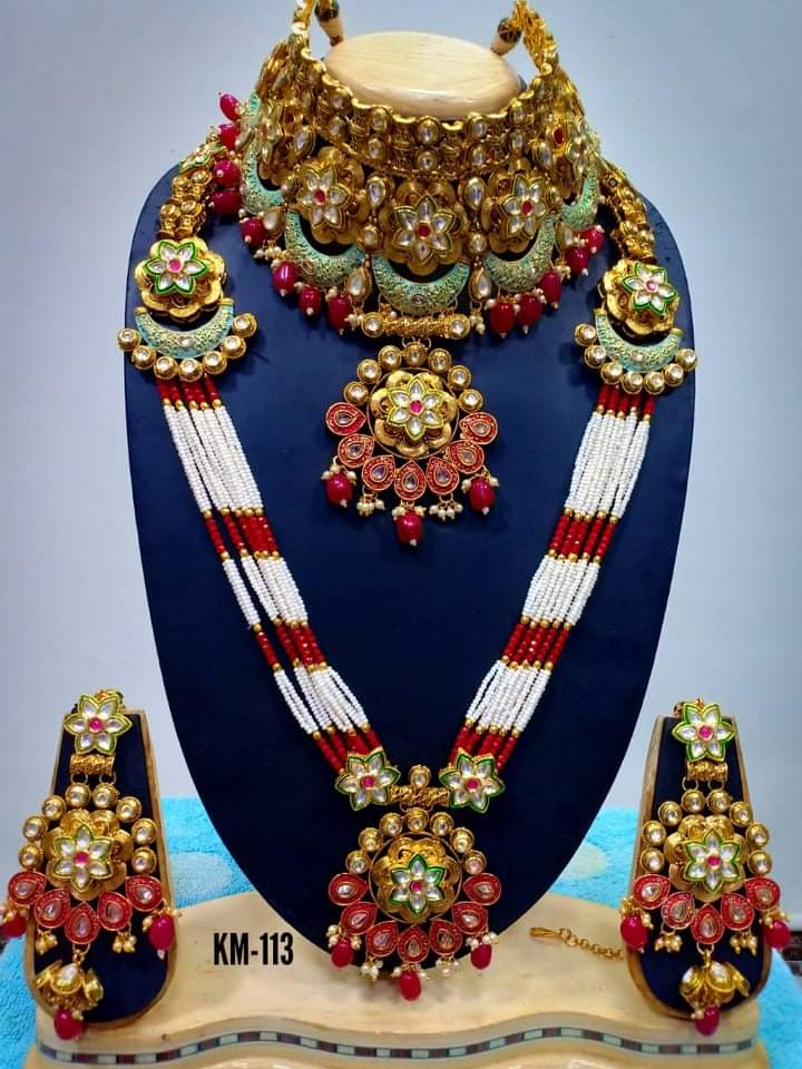 complete bridal set.  - 18174480 -  Standard Image - 1