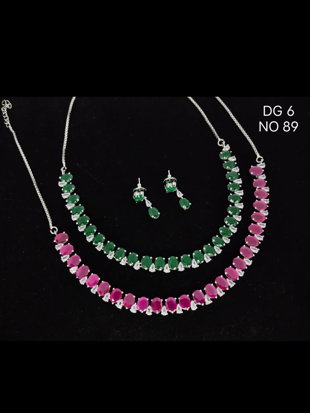 jewellery set  - 18179229 -  Standard Image - 1
