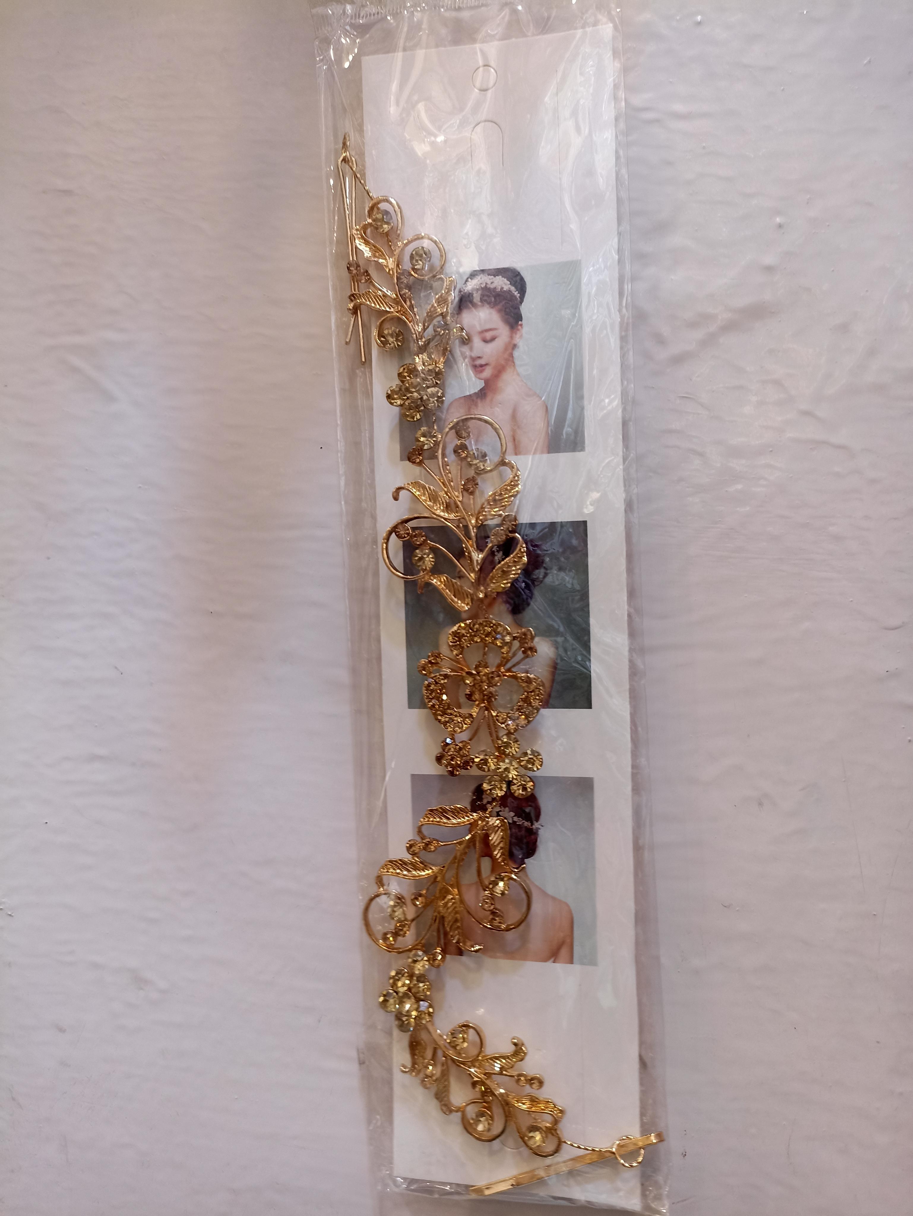 good looking hair band with gold - 18184168 - Standard Image - 1