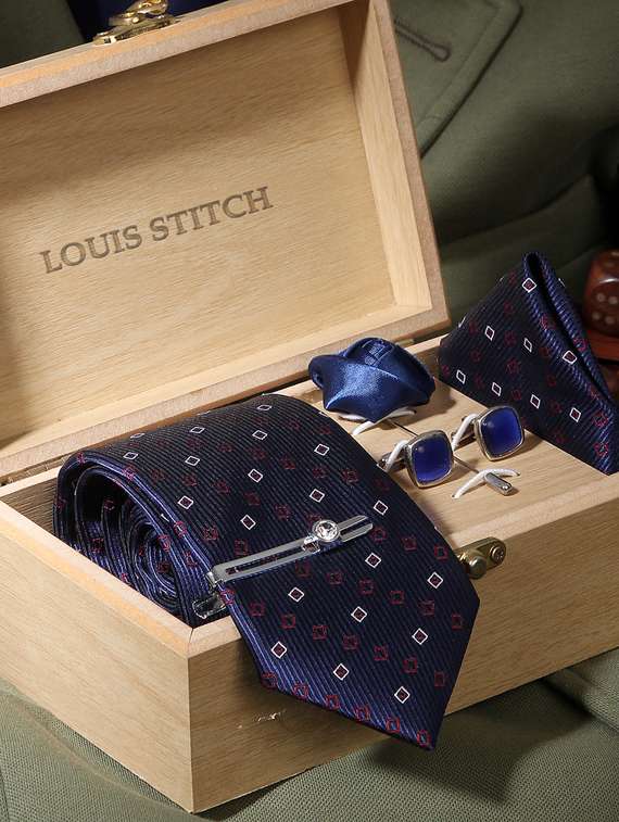 navy blue feel silk that is soft, rich in colour and beautiful to feel. the stitching thread are well finished. premium heavy quali interlining gets a perfect knot everytime. loved worldwide for sle ty