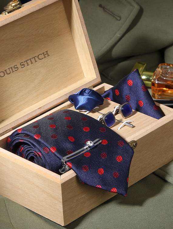 polka blue feel silk that is soft, rich in colour and beautiful to feel. the stitching thread are well finished. premium heavy quali interlining gets a perfect knot everytime. loved worldwide for sle ty