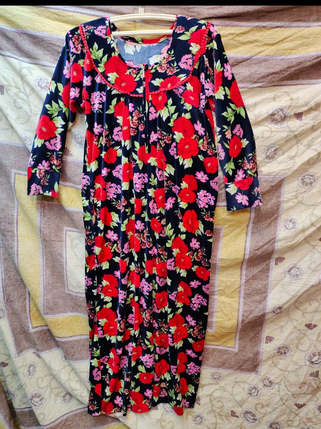 nighty  - 18196489 -  Standard Image - 1