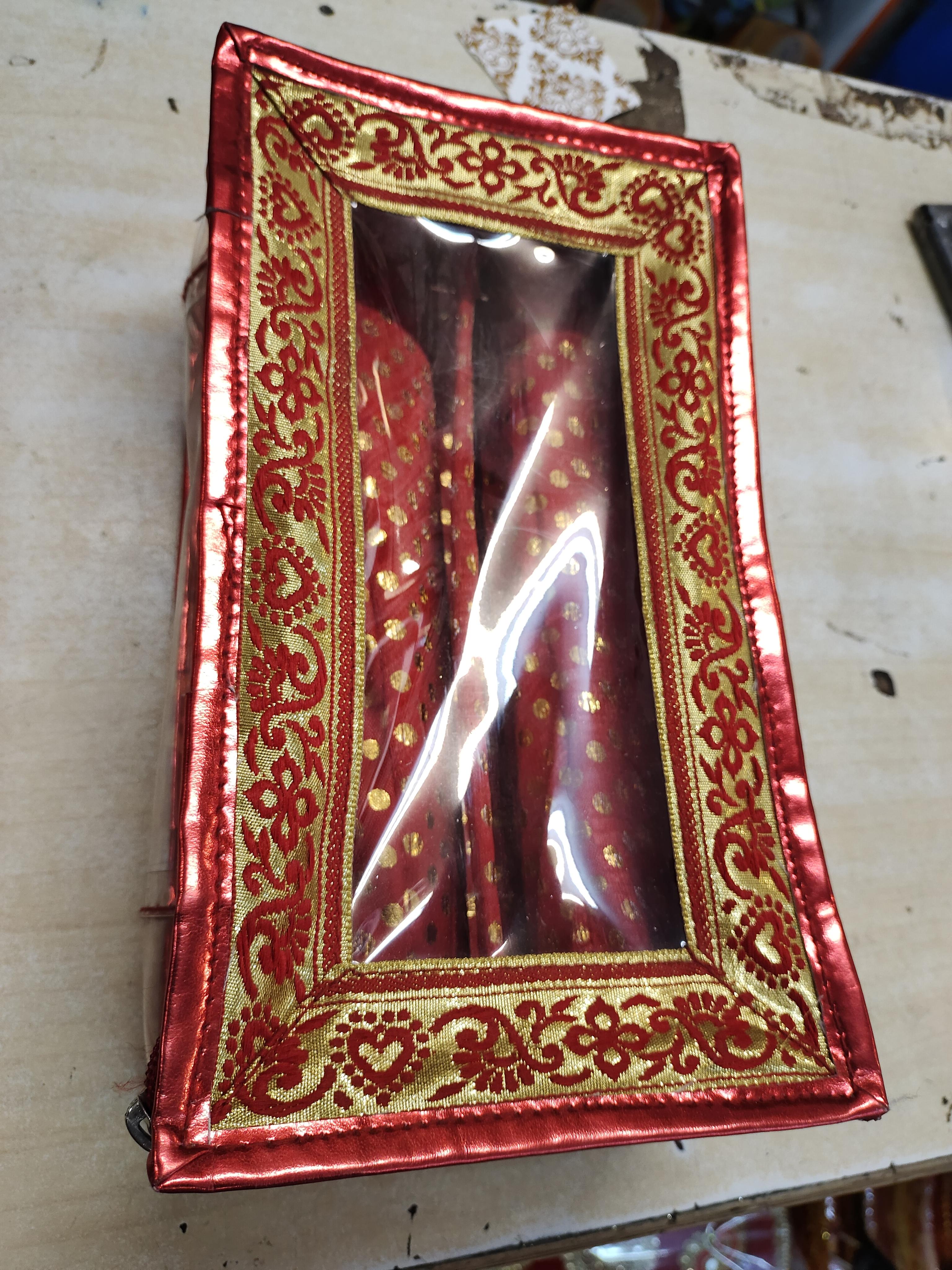 red gift set - 18201106 - Standard Image - 1