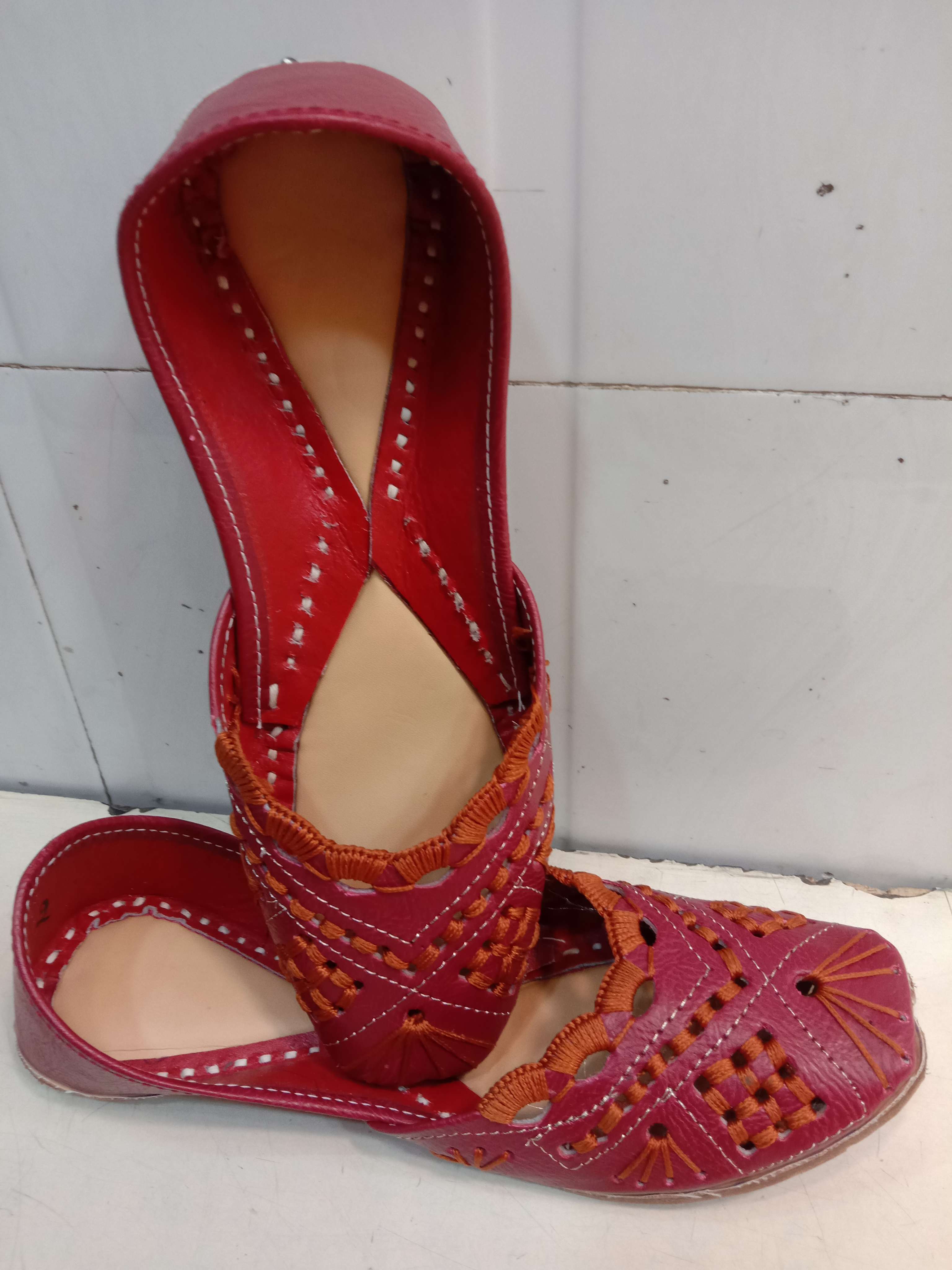 ladies juttis - 18203492 - Standard Image - 1