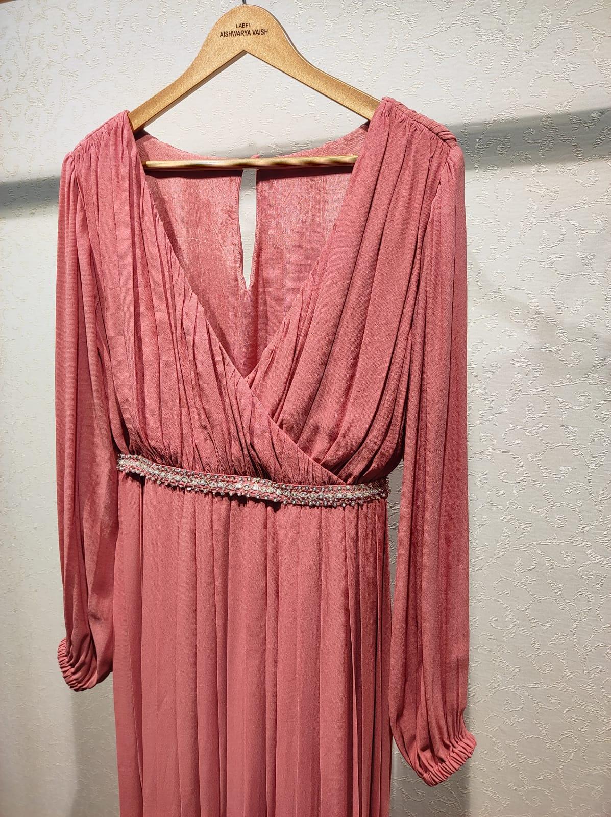 long pleated dress with handcrafted belt - 18209696 - Standard Image - 1