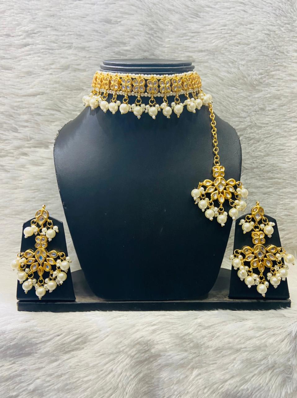 necklaces with earring and maang tikka - 18215113 - Standard Image - 1