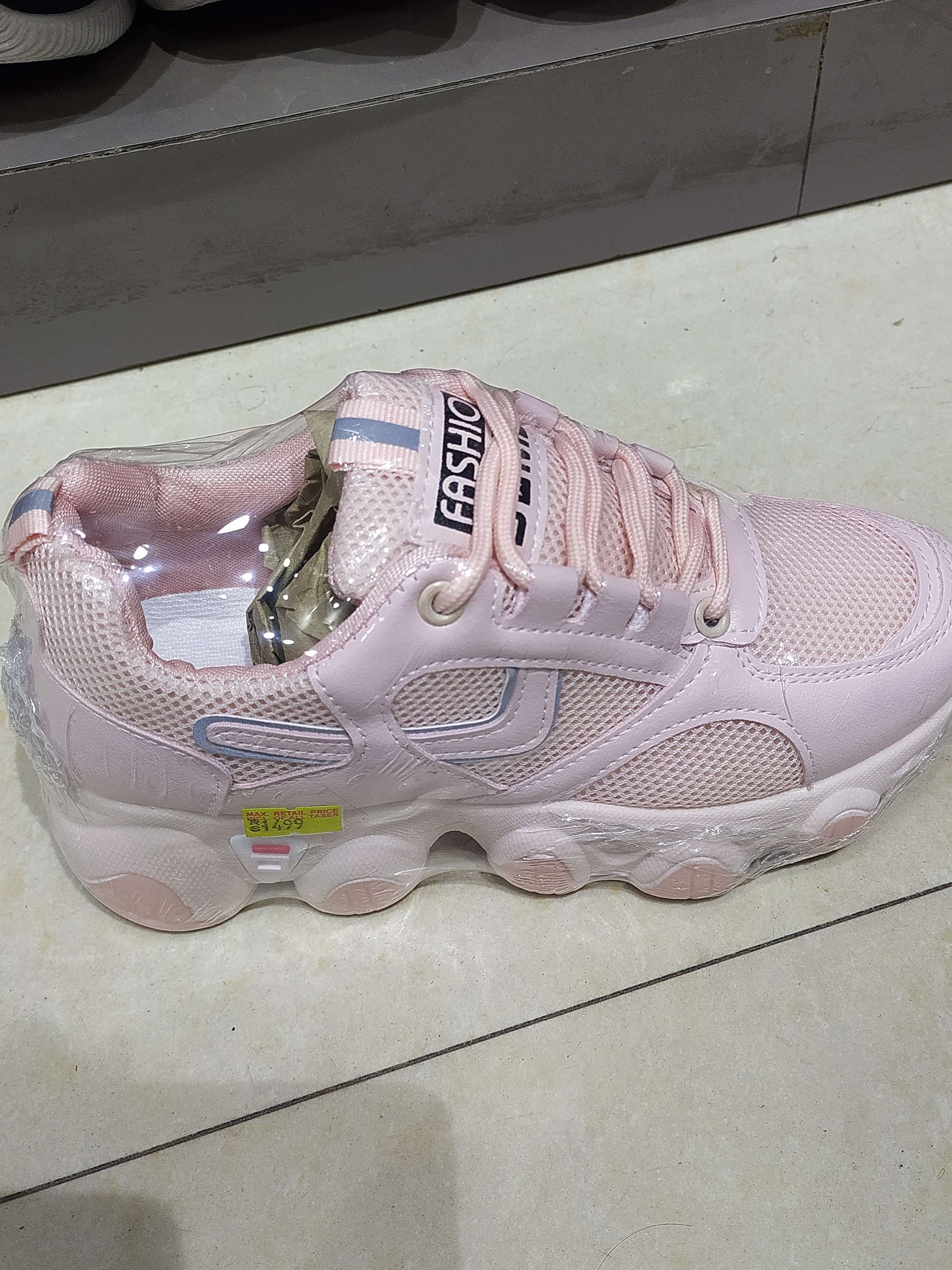 shoes for man pink color  - 18215239 -  Standard Image - 1