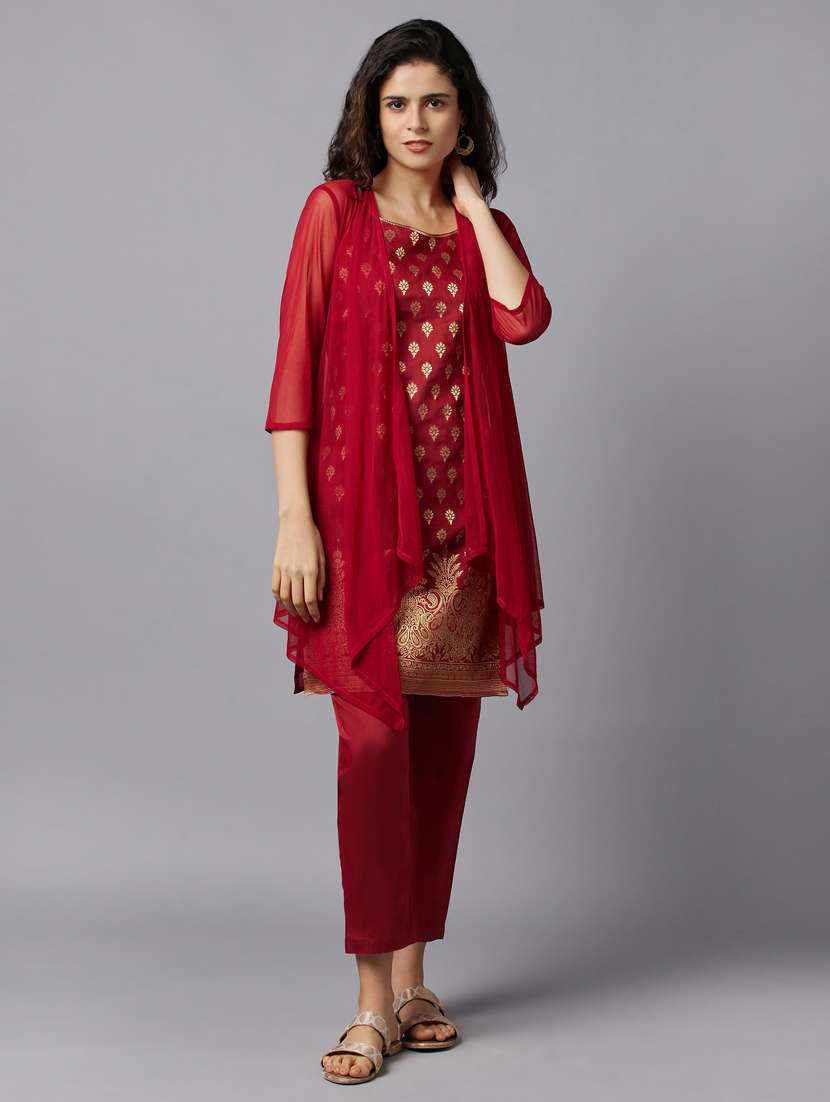 red round neck three quarter sleeve kurta pant set