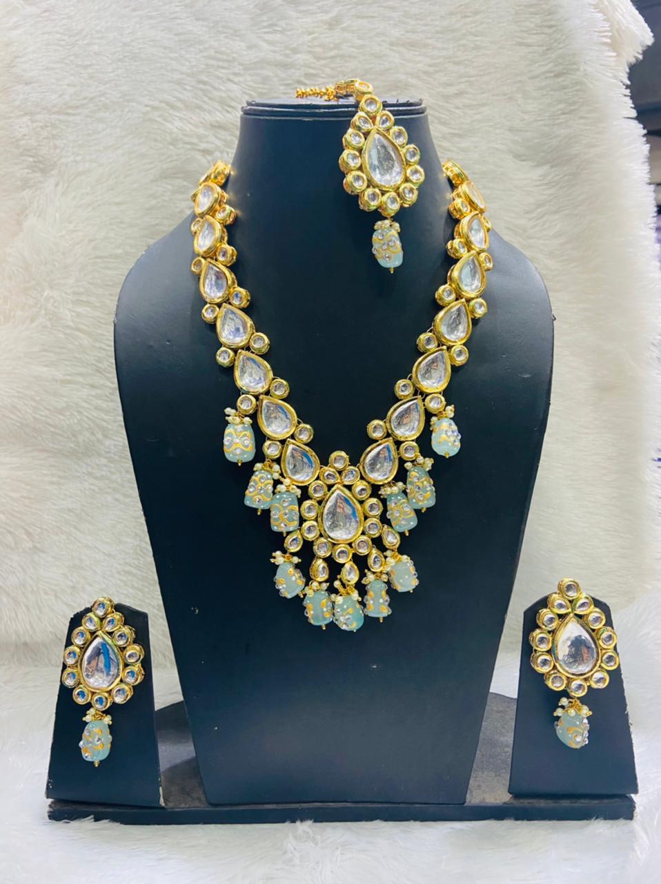 necklaces with earring and maang tikka - 18218568 - Standard Image - 1