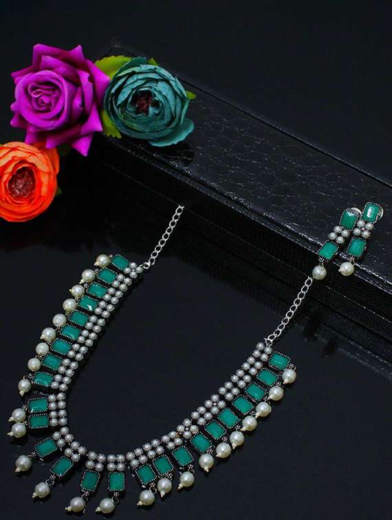 green tone short necklace with earring