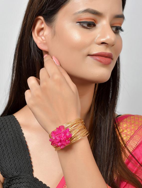 mesh wire rose bracelet - 18259805 -  Standard Image - 1