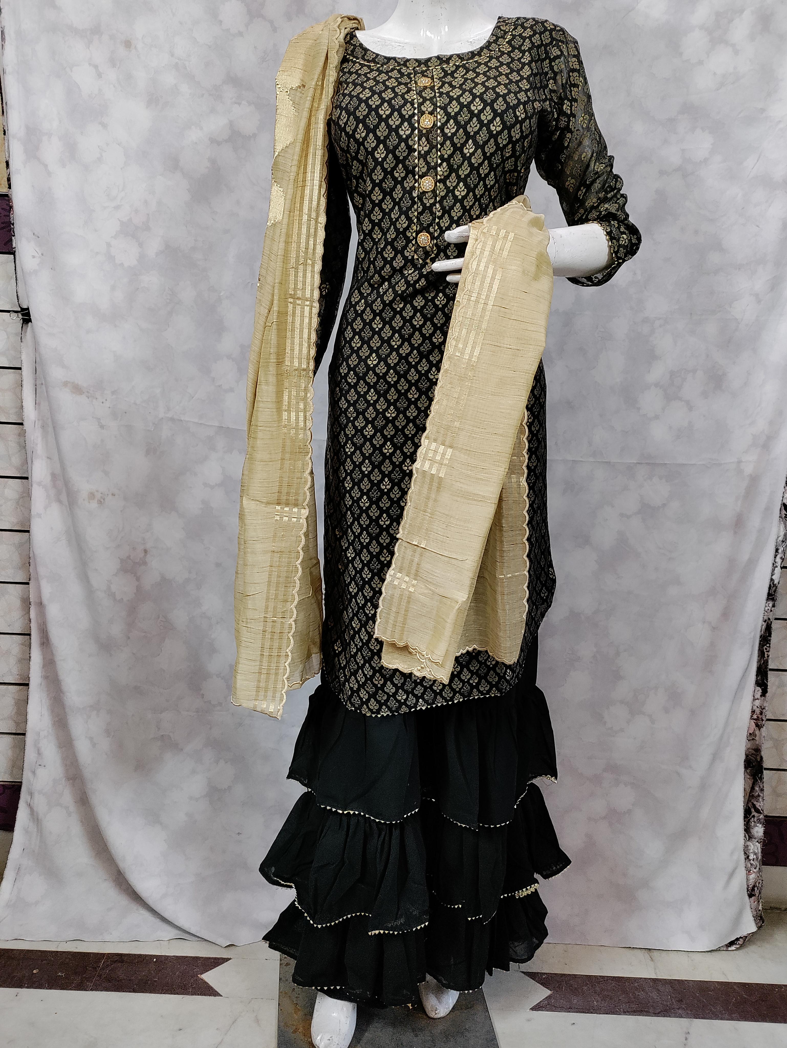 gorget foil brasso with sharara with  - 18273436 -  Standard Image - 1