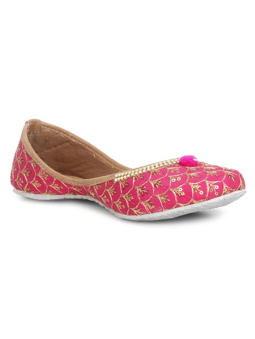 pink slip on jutis  - 18277387 -  Standard Image - 0