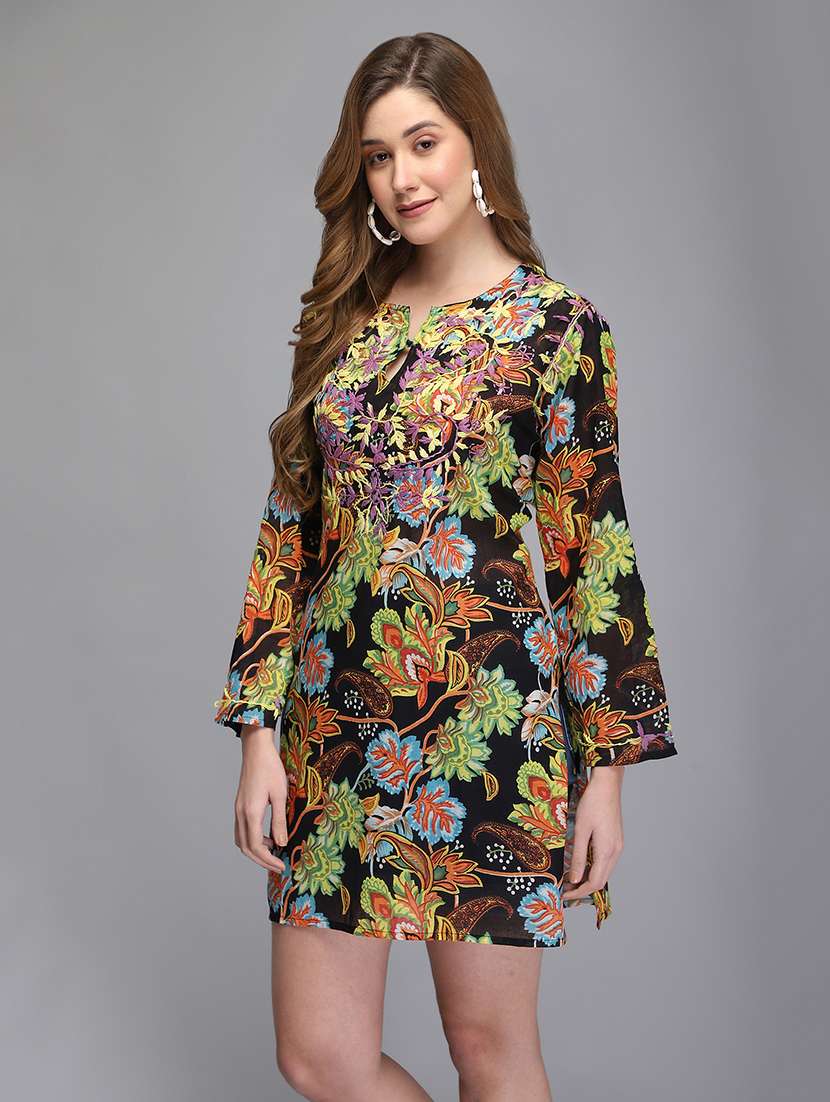 women notch neck printed straight kurti