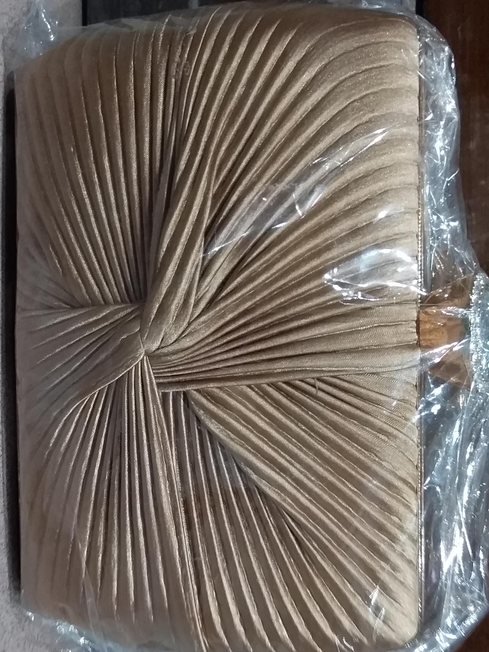 hand bags  - 18284890 -  Standard Image - 1