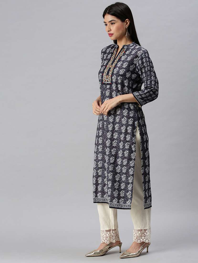 women grey batik kurta pant set with dupatta