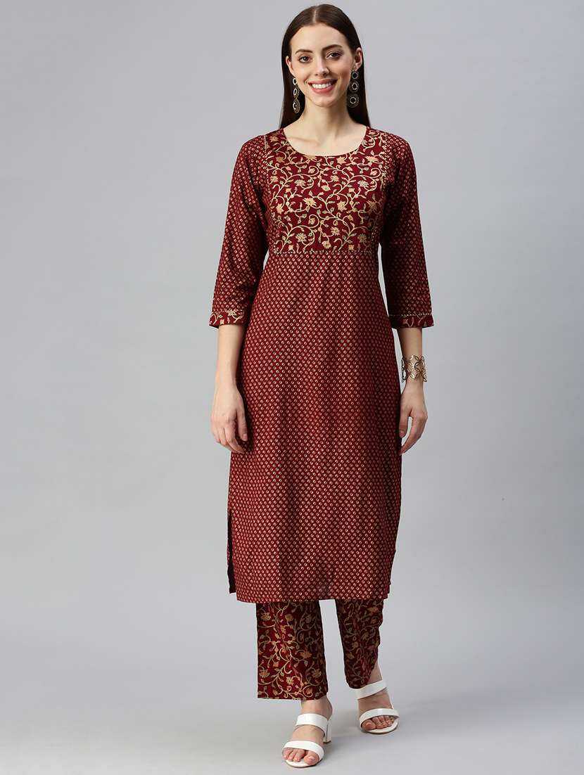 women maroon floral round neck kurta pant set