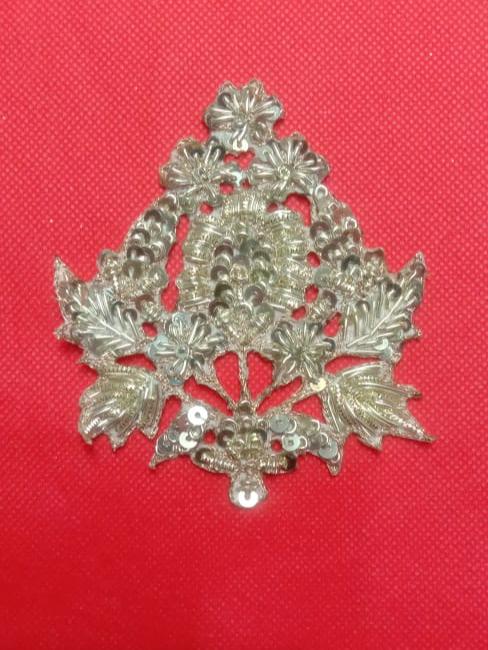 gold embroidered patch  - 18287608 -  Standard Image - 1