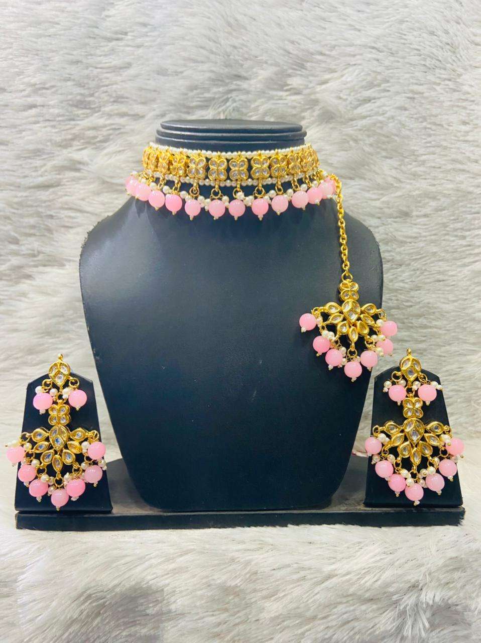 necklace set  - 18292780 -  Standard Image - 1