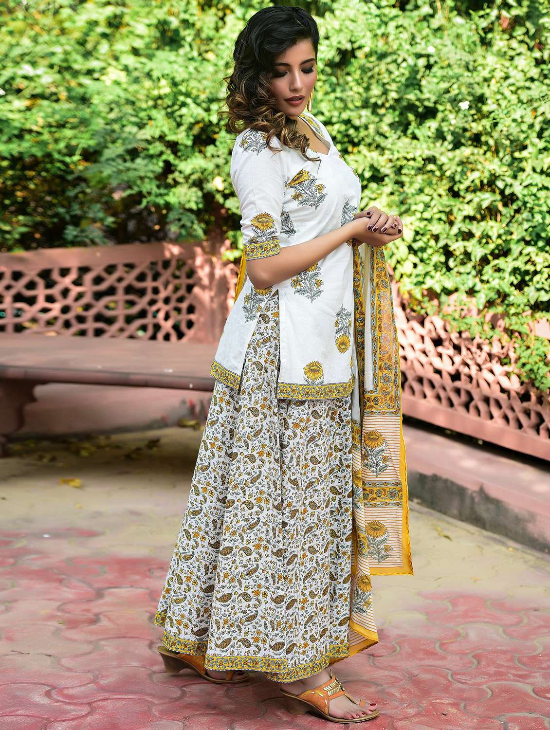 women white short sleeve kurta palazzo with dupatta set - 18294462 -  Standard Image - 1