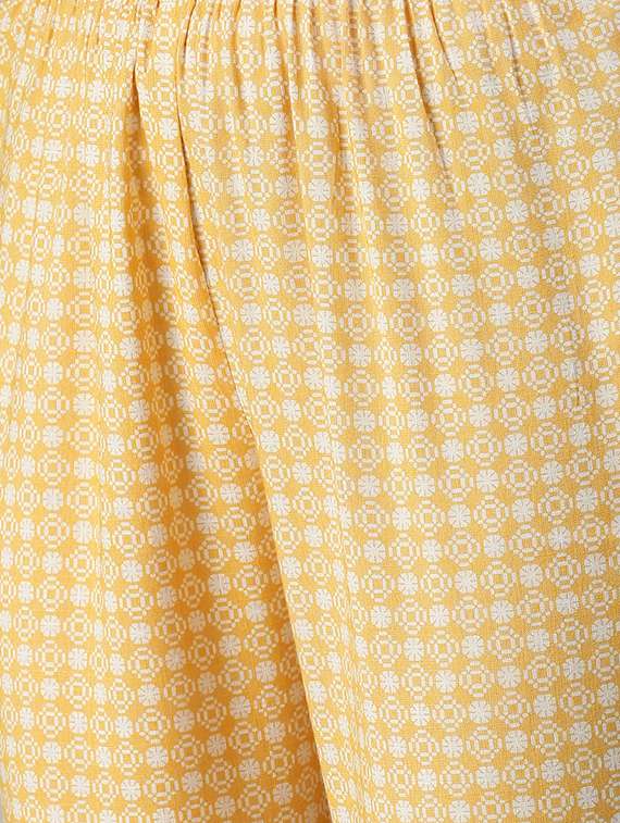 women yellow floral printed kurta pant set - 18294901 -  Standard Image - 4