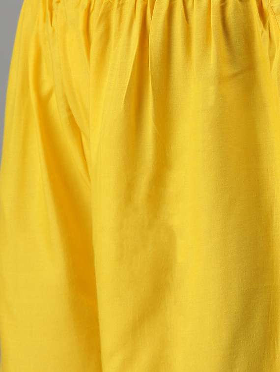 women printed kurta pant set with dupatta - 18294928 -  Standard Image - 4