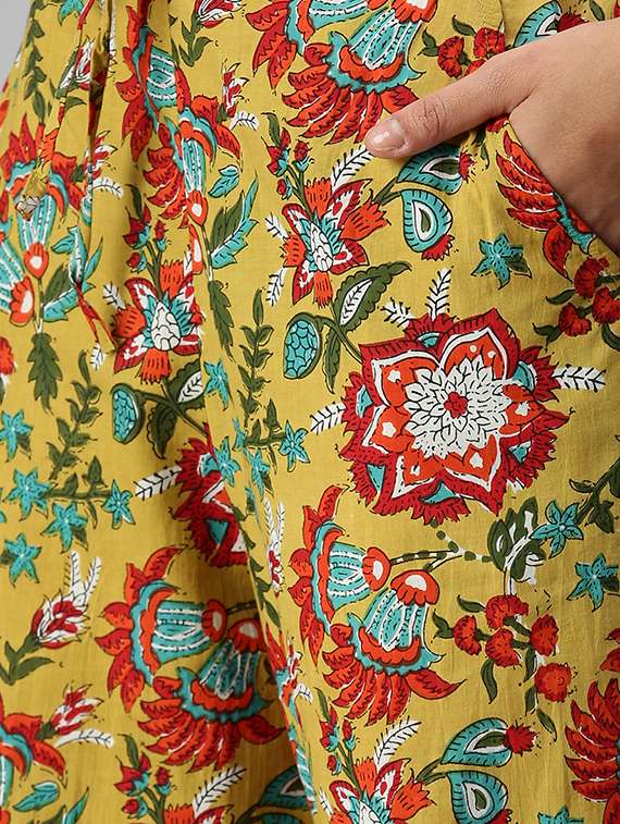 women three quarter sleeve kurta pant with dupatta set - 18294943 -  Standard Image - 4