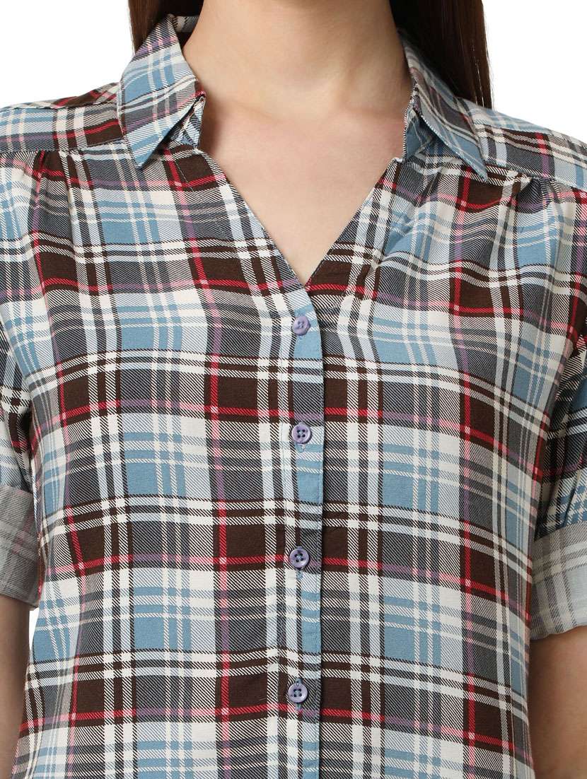 curved hem checkered  shirt - 18297786 -  Standard Image - 4