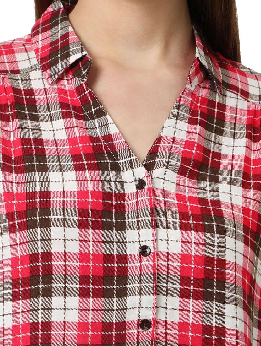 curved hem checkered  shirt - 18297787 -  Standard Image - 4