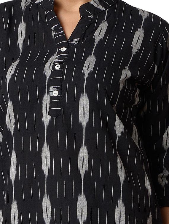 three quarter sleeved printed regular top - 18305283 - Standard Image - 4