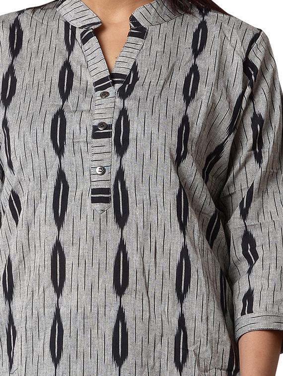 three quarter sleeved ikat printed regular top - 18305284 - Standard Image - 4