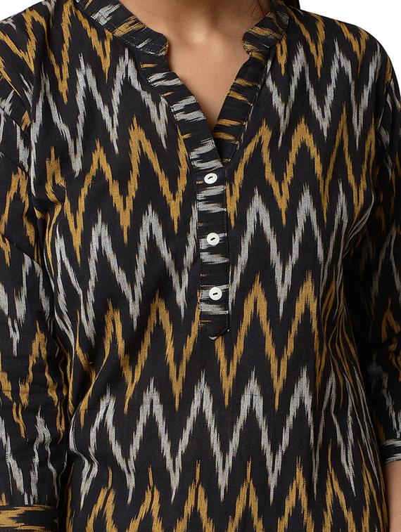 three quarter sleeved ikat printed regular top - 18305285 - Standard Image - 4