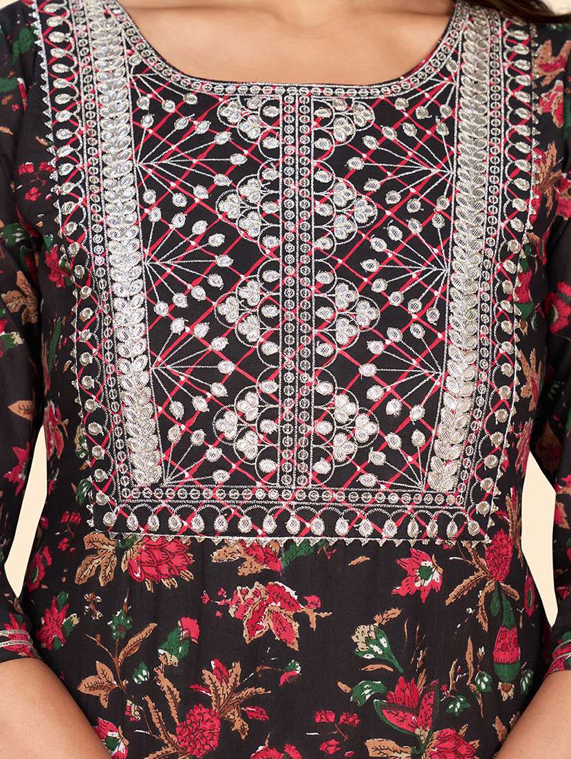 brown suit set - 18306234 -  Standard Image - 4