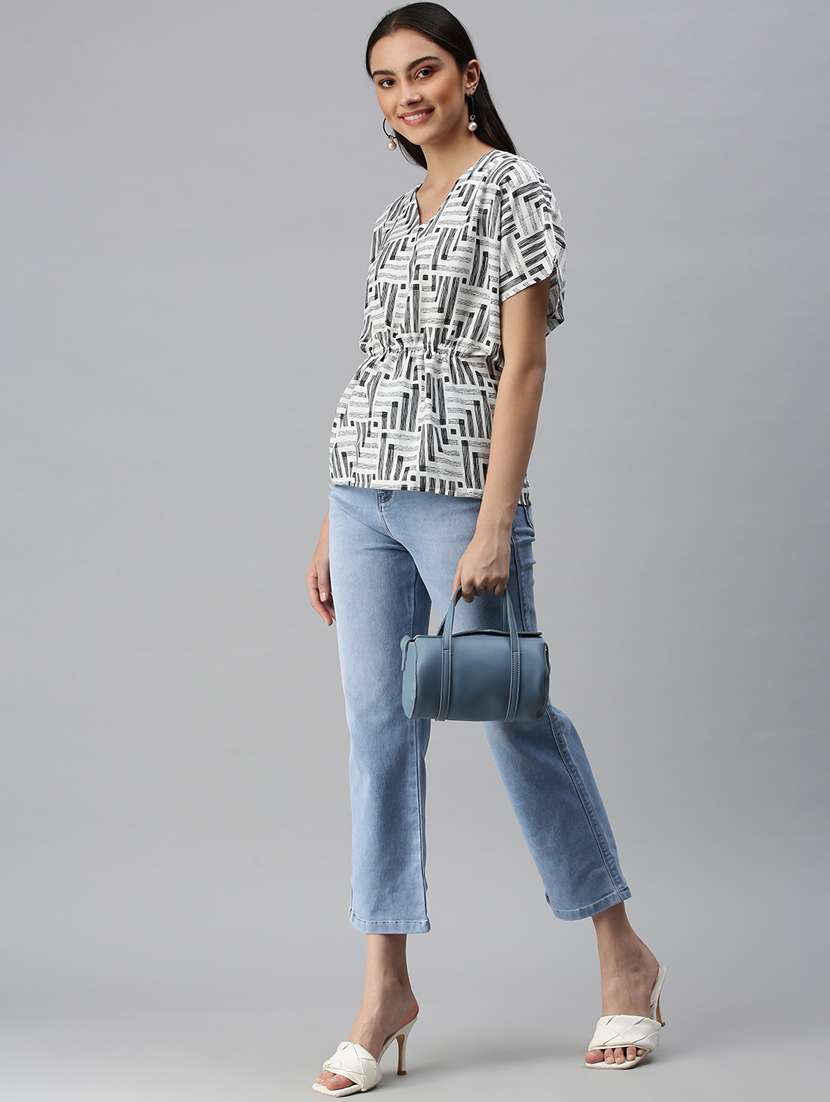 women's geometric print batwing sleeves top - 18310551 - Standard Image - 4