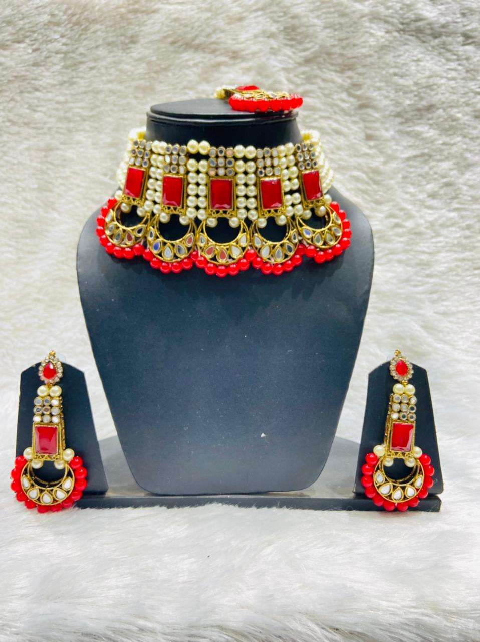 necklace set  - 18317260 -  Standard Image - 1