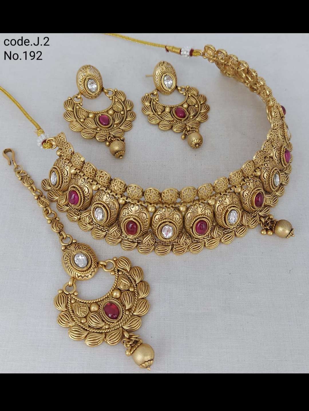 necklace set  - 18321590 -  Standard Image - 1