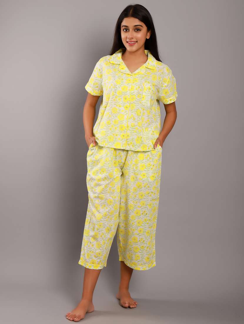 shirt collar printed nightwear capri set  - 18322388 -  Standard Image - 1