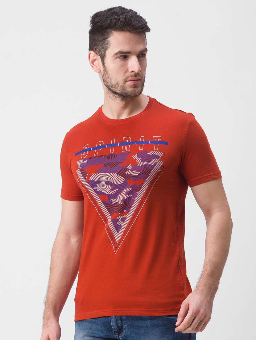 red chest print t-shirt