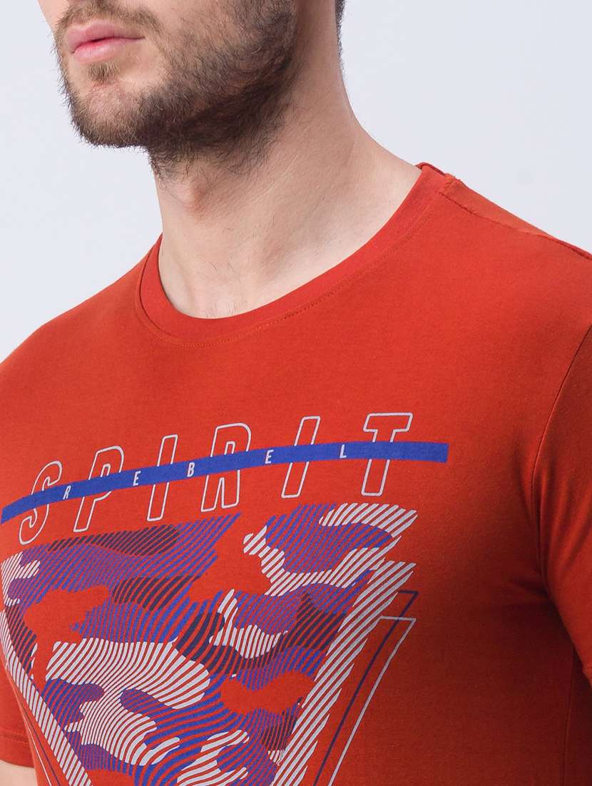 red chest print t-shirt - 18326077 - Standard Image - 4