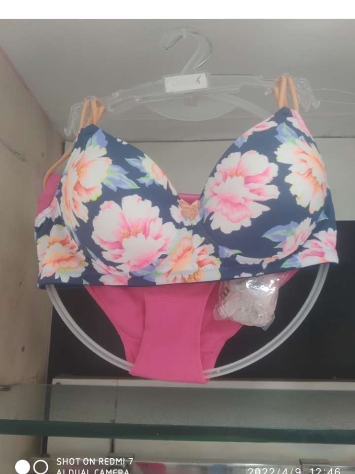 size 32 to 40 form bra  - 18329287 -  Standard Image - 1
