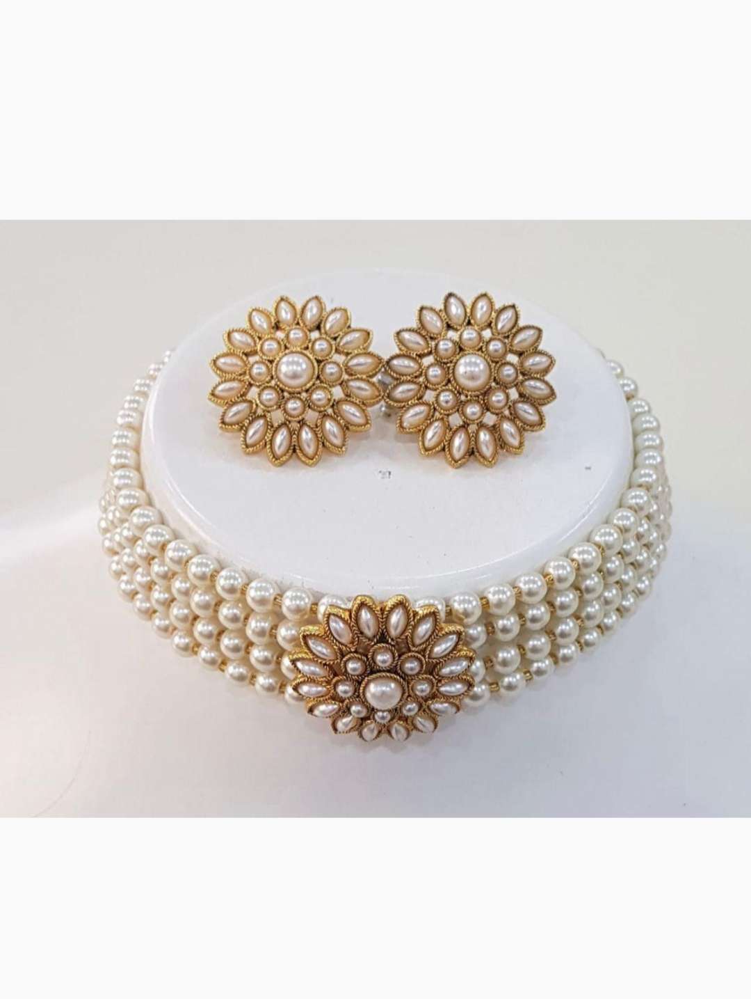 necklace set  - 18333853 -  Standard Image - 1