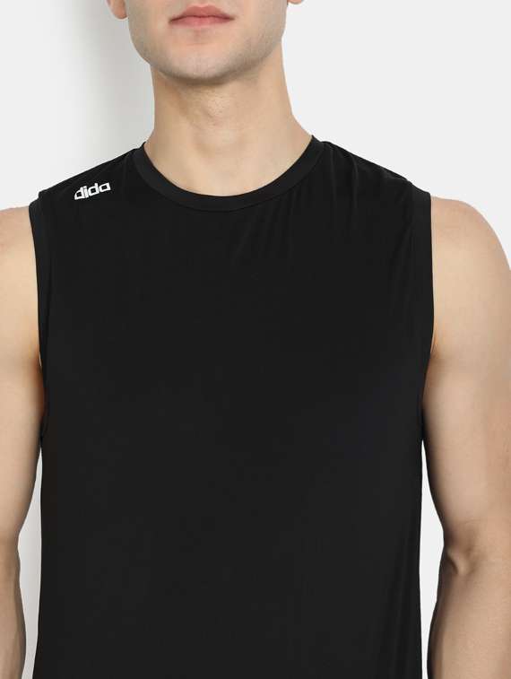 black color-blocked t-shirt - 18342336 -  Standard Image - 4
