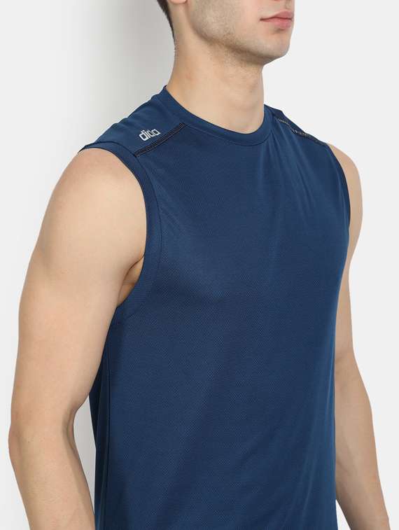 navy-blue solid t-shirt - 18342340 -  Standard Image - 4