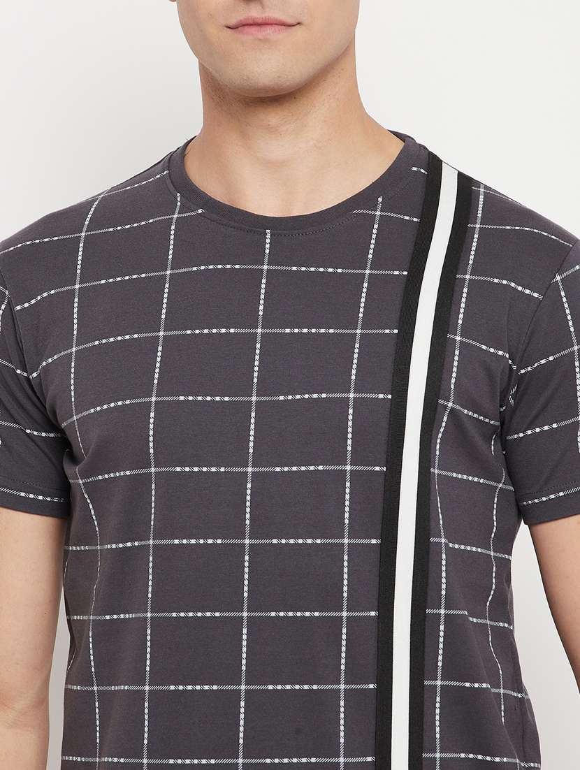 grey checkered t-shirt - 18344713 -  Standard Image - 4